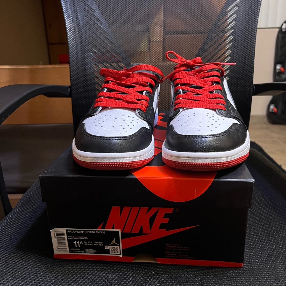 Nike Air Jordan 1 Retro Low OG - Black, White, Red
